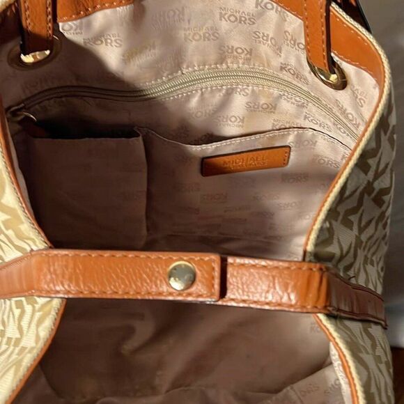 Michael Kors Jet Set Jacquard Signature Tote with Tan Leather Trim - Picture 6 of 9